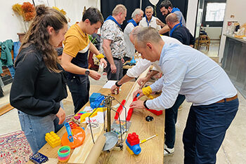 activite-team-building-effet-domino-naval-group