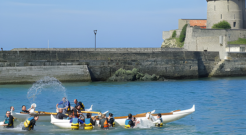 balmaga-activite-seminaire-biarritz-pirogue